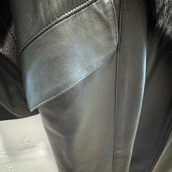 Vintage Peter Caruso leather and fox fur shawl collar! - Picture 4 of 8